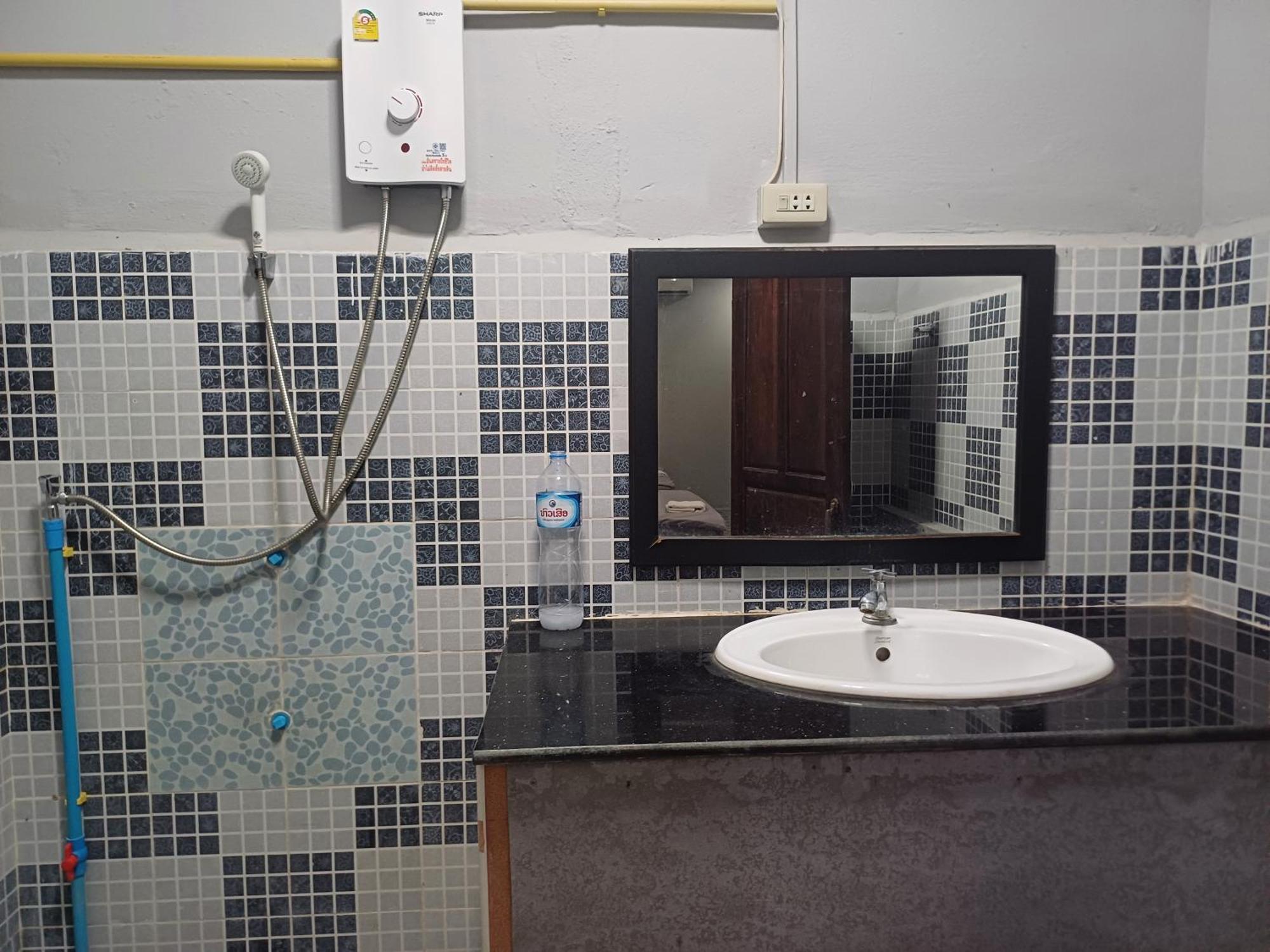 Erawan Guesthouse Pakxe Eksteriør billede